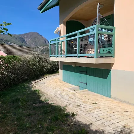 Maison De Montagne Au Bord Du Chalet