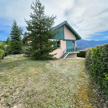Maison De Montagne Au Bord Du *